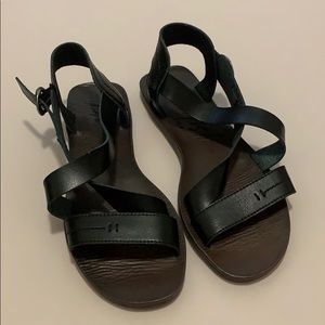 Flat sandals
